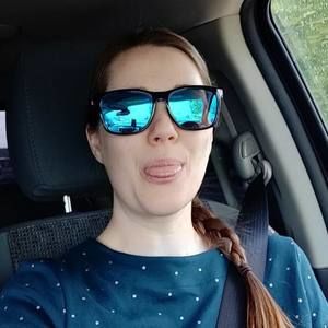 Meet your Posher, Caitlin